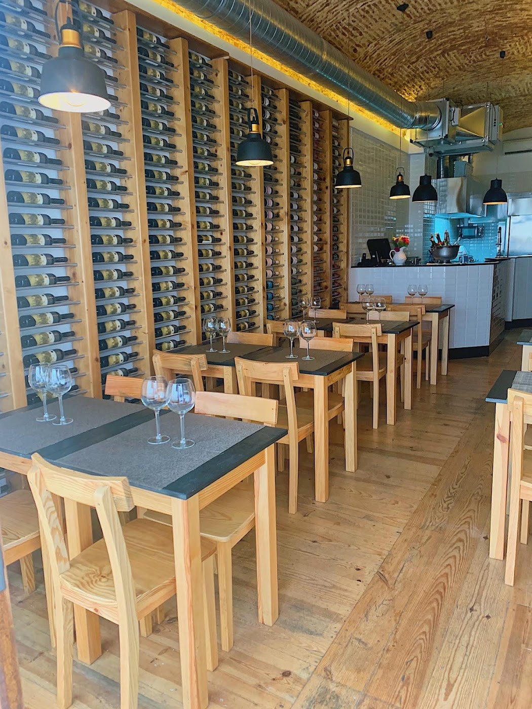 Antiga Wine Bar restaurant