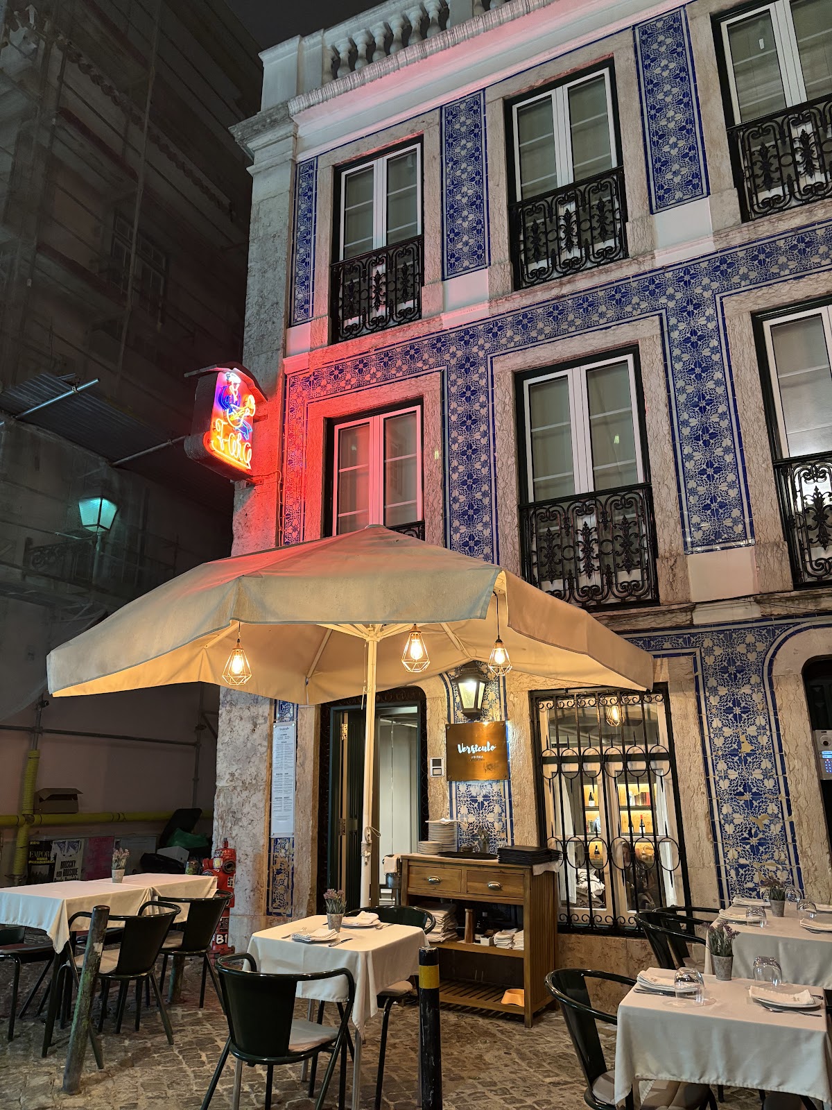 Antiga Wine Bar the frontage