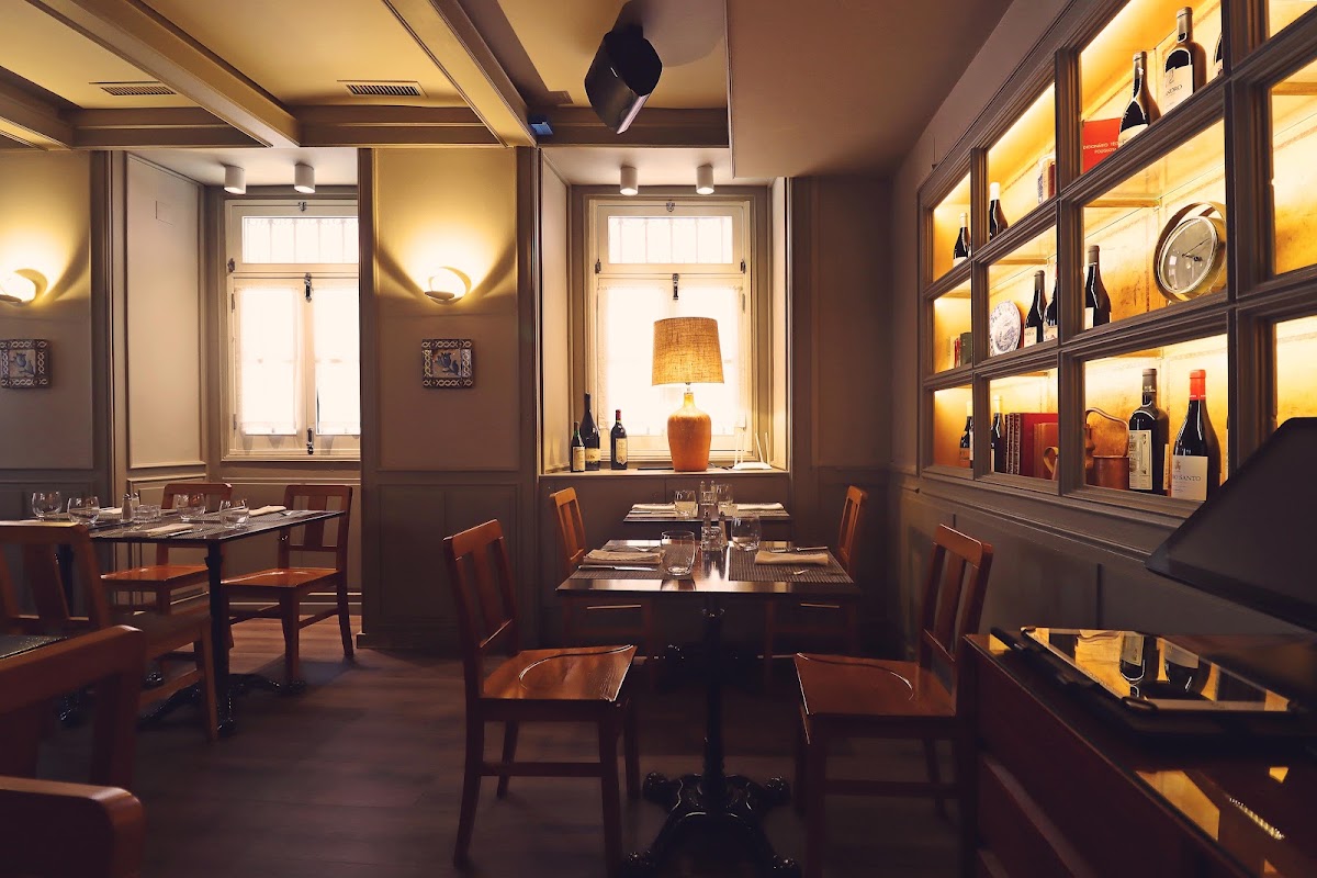 Antiga Wine Bar warm dining room